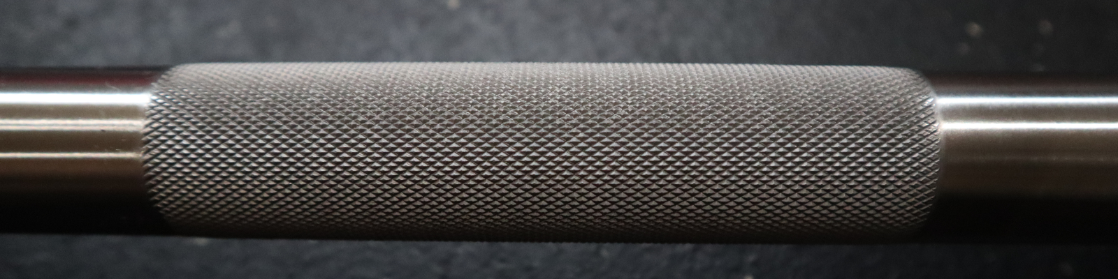 Center knurl of the Rep Deep Knurl Power Bar EX.