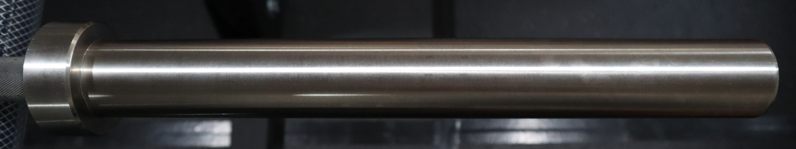 Smooth sleeve of the Rep Deep Knurl Power Bar EX.